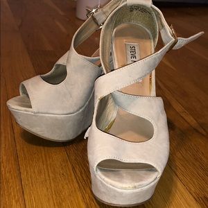 Used** Steve Madden heels